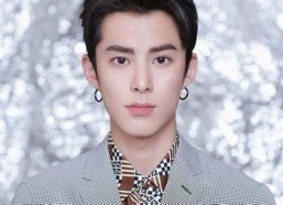 娱乐吃瓜王鹤棣视频,娱乐圈幕后真相大揭秘！